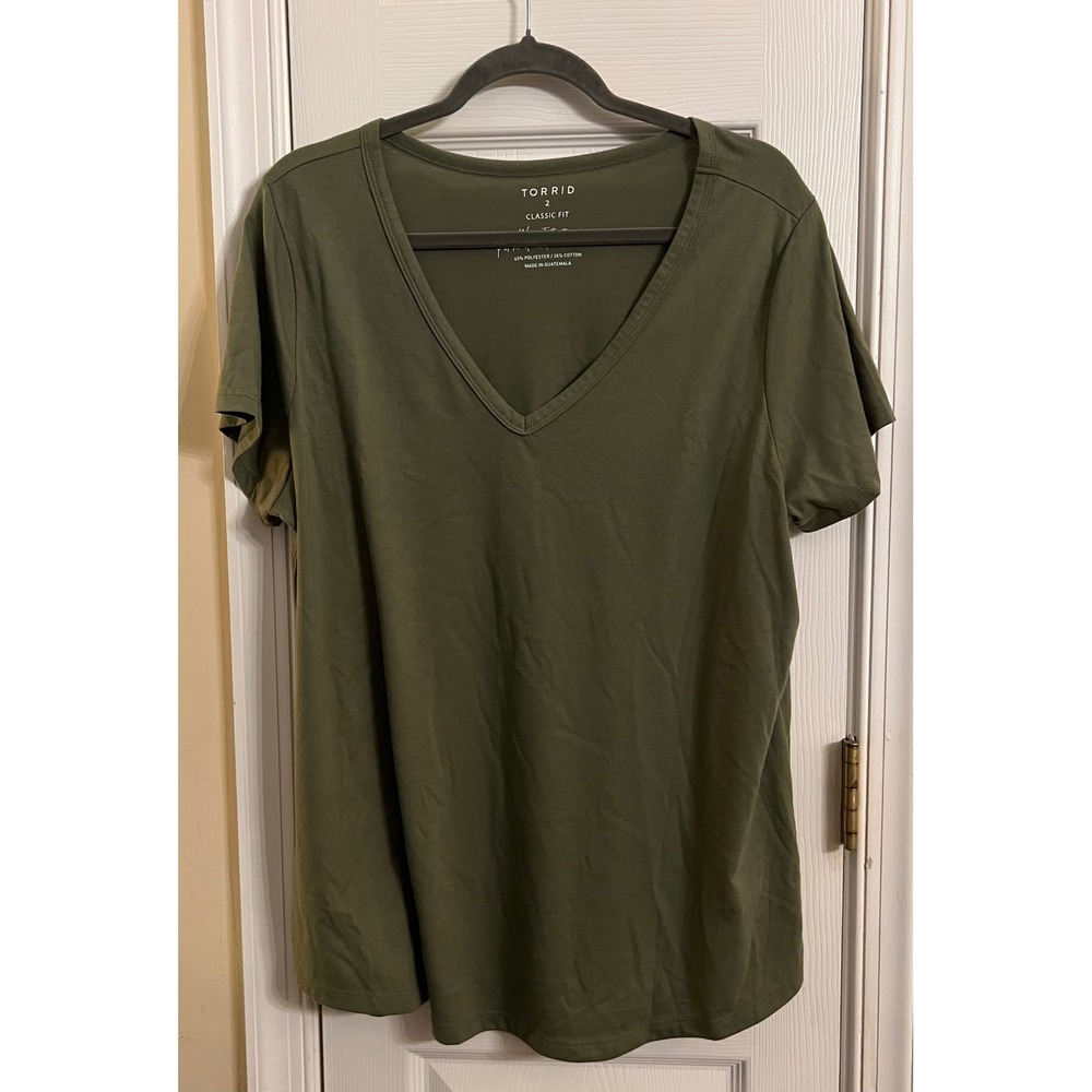 012. Torrid Classic Fit V-Neck Tee Olive Green Short Sleeve Plus Size (2) 2X